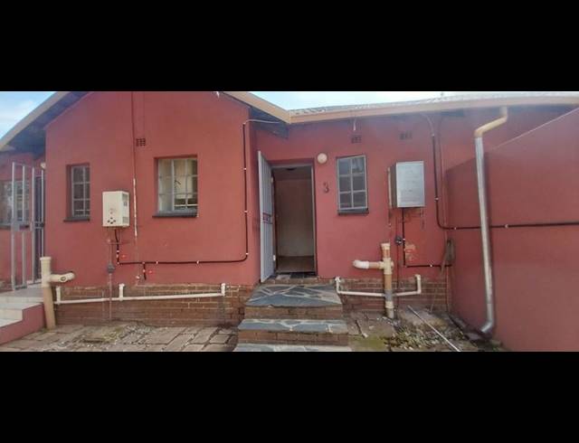 5 BEDROOM HOUSE FOR SALE IN SIMMERFIELD